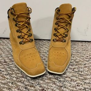 Heeled timberland boots